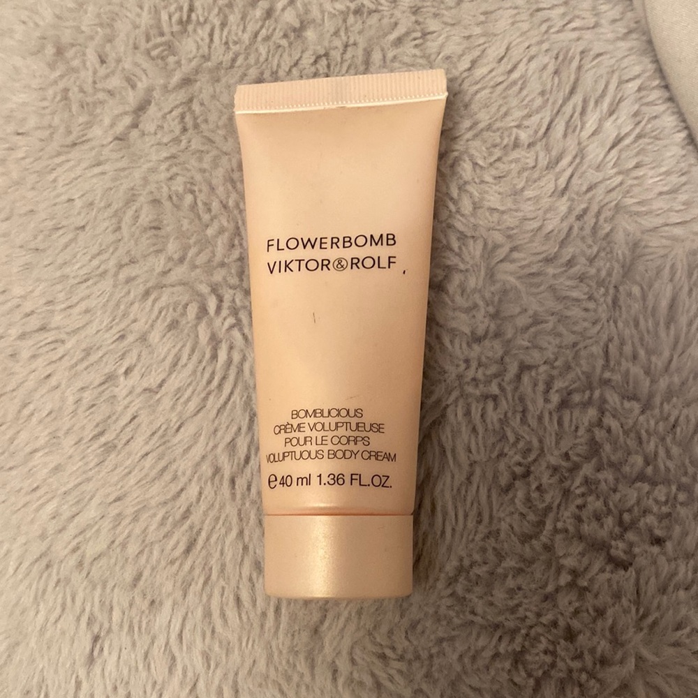 Viktor&Rolf flower bomb lotion
